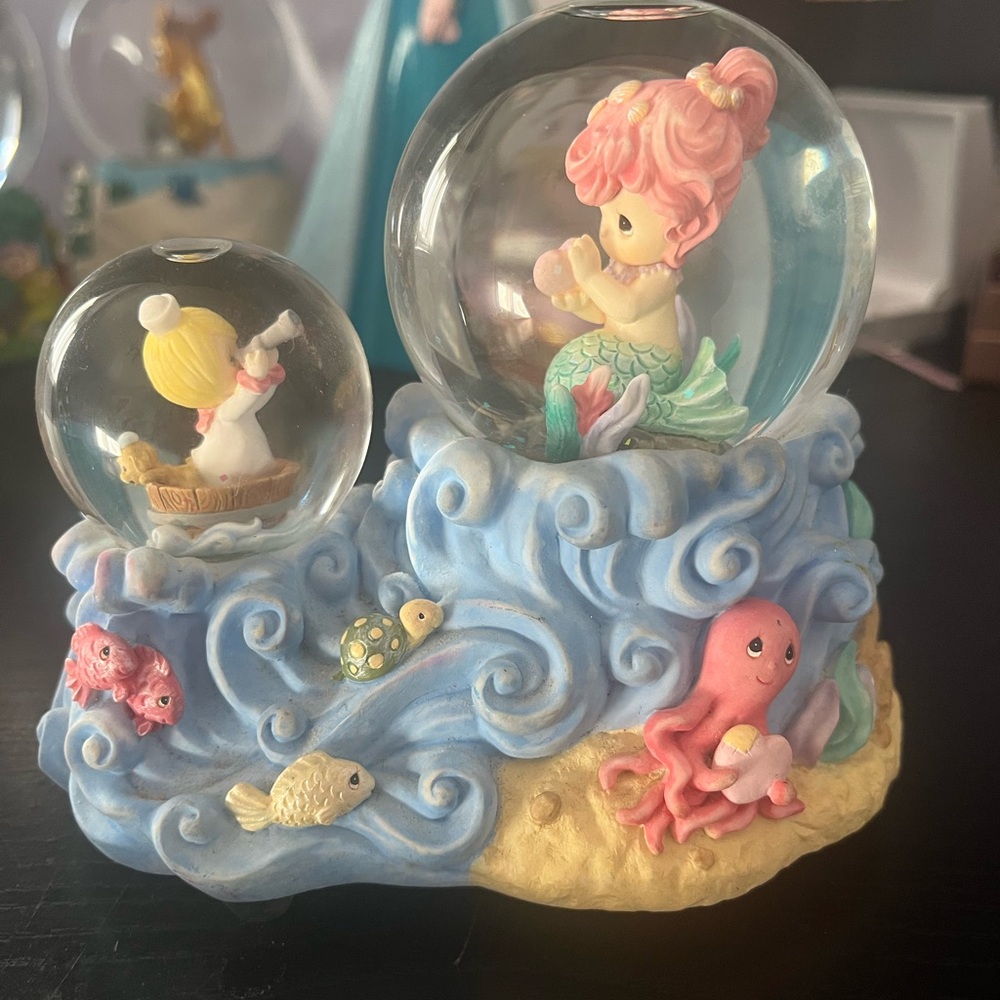 Enesco Mermaid and Friends Water Globe- Precious Moments